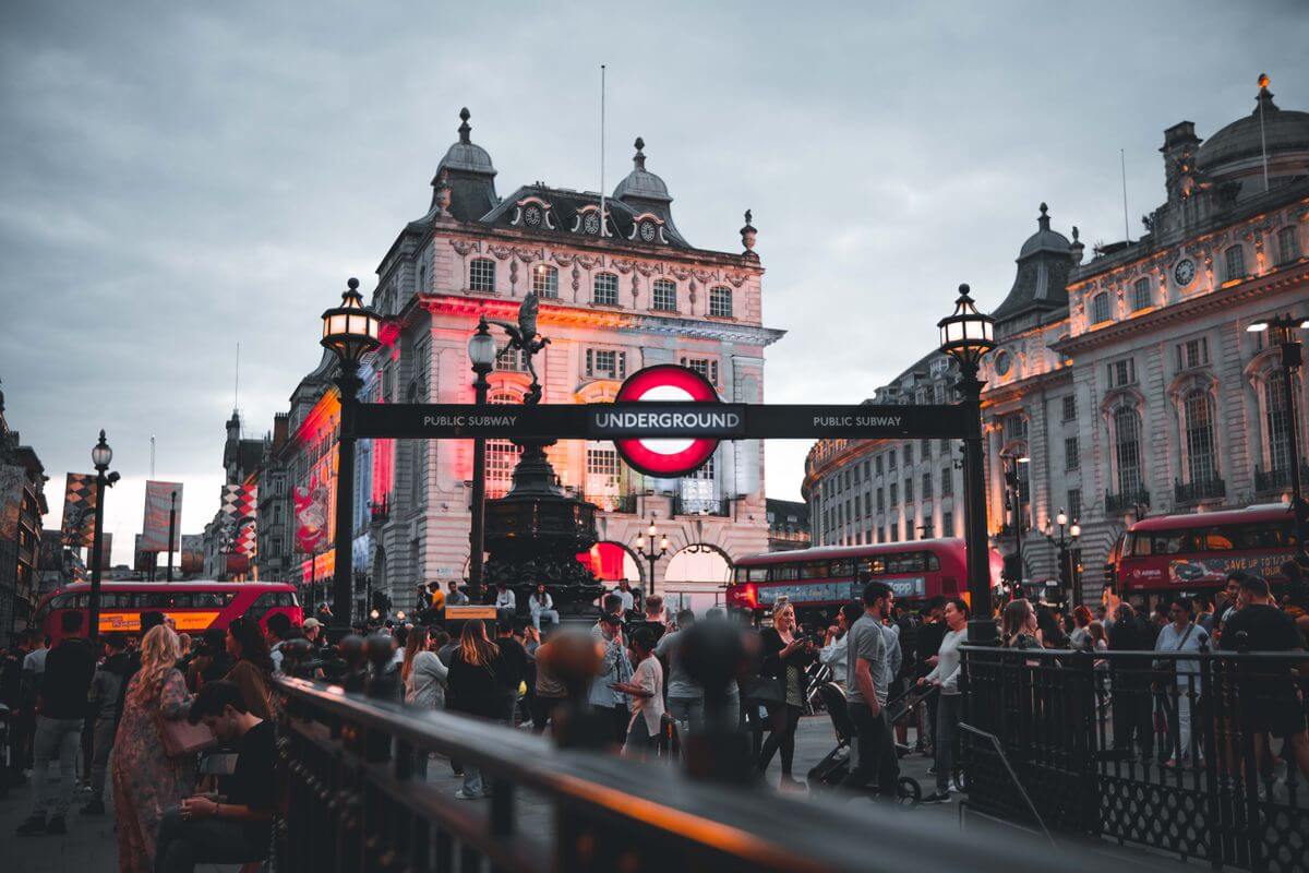 Blick auf den Piccadilly Circus im Londoner West End. Foto: Martino Battista